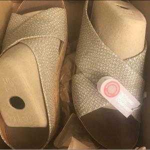 Women's size 7 Fitflops Silver